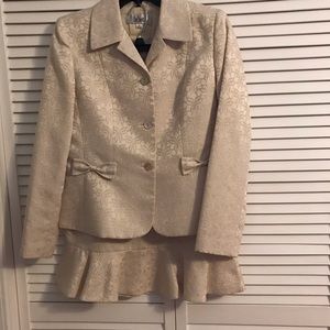 2 piece dress suit with flared skirt